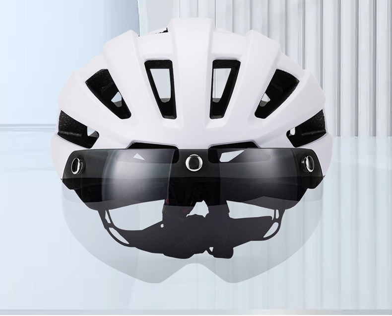 Magnetic windscreen helmet